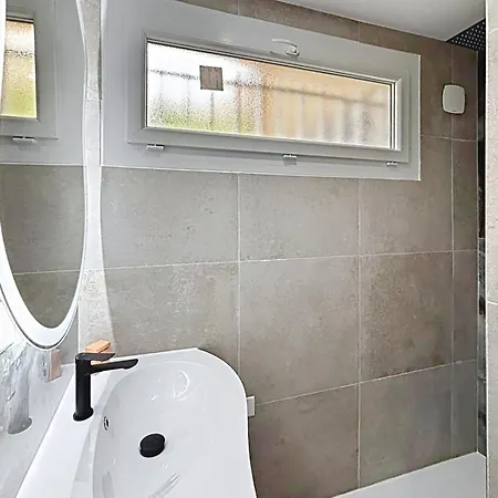 Bozca - Front De Apartament